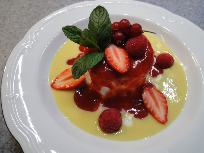 Ile flotante aux fruits rouges